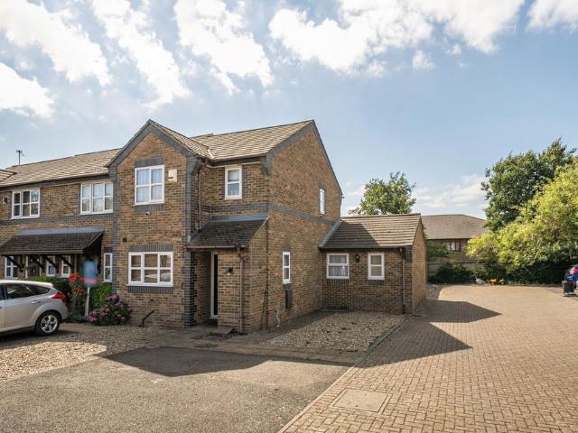 3 bedroom end of terrace house for sale