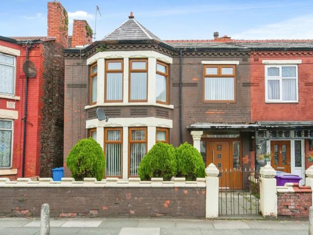 3 bedroom end of terrace house for sale