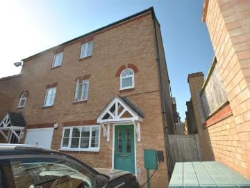 3 bedroom end of terrace house for sale