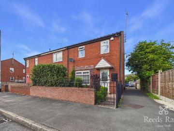 3 bedroom end of terrace house for sale