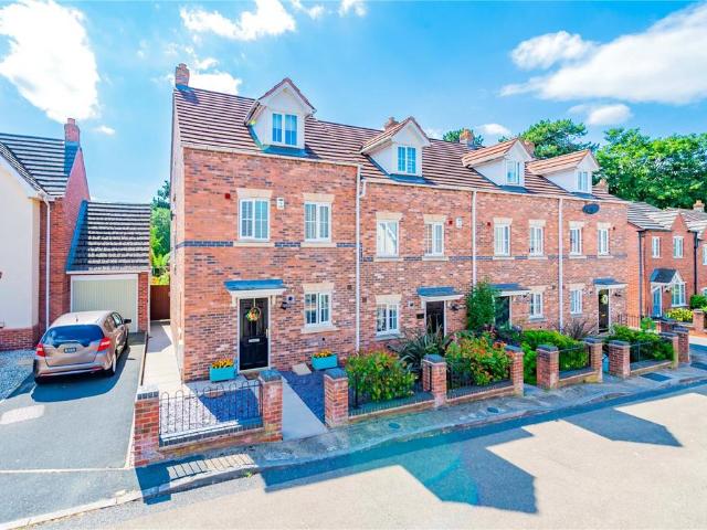 3 bedroom end of terrace house for sale