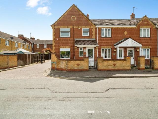 3 bedroom end of terrace house for sale