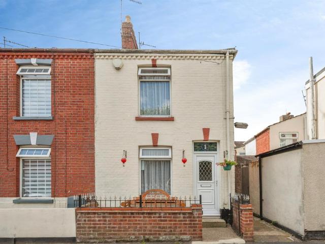 3 bedroom end of terrace house for sale