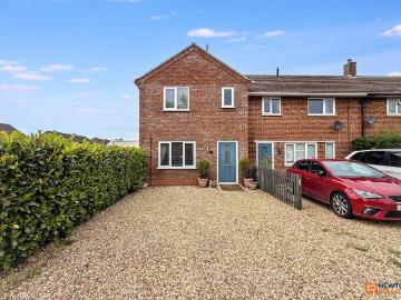 3 bedroom end of terrace house for sale