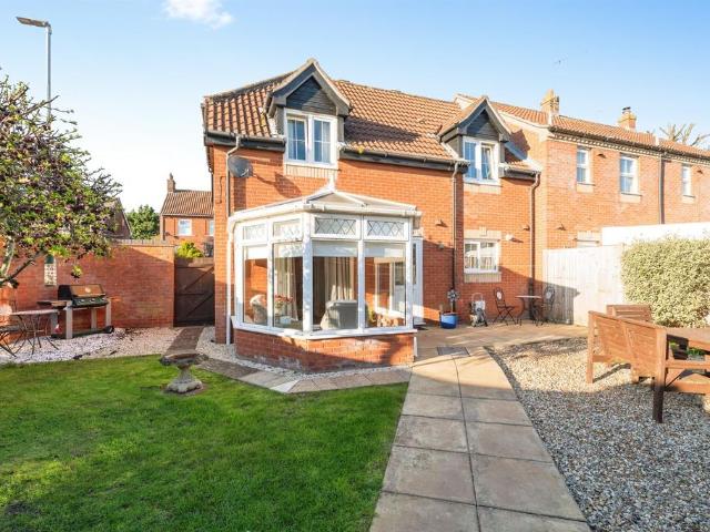 3 bedroom end of terrace house for sale