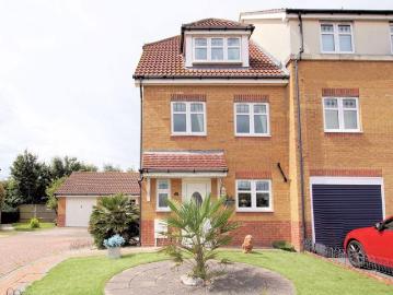 3 bedroom end of terrace house for sale