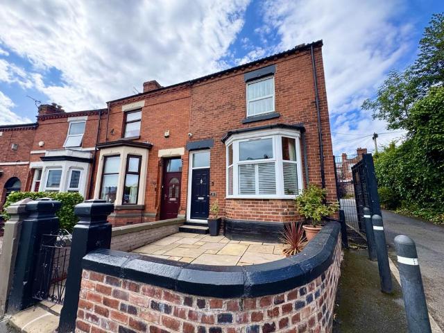 3 bedroom end of terrace house for sale