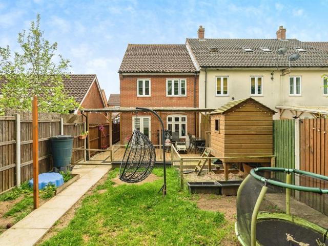 3 bedroom end of terrace house for sale