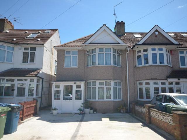 3 bedroom end of terrace house for sale