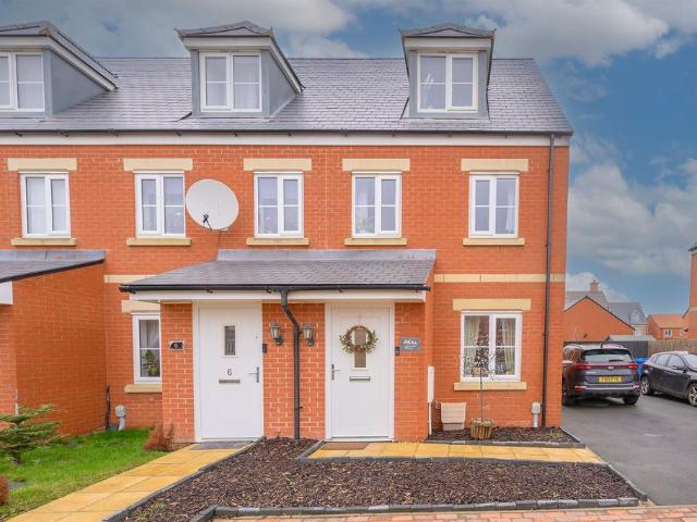 3 bedroom end of terrace house for sale