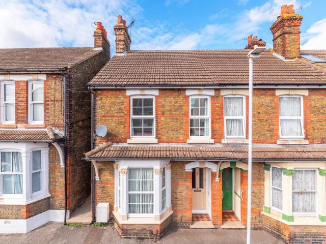3 bedroom end of terrace house for sale