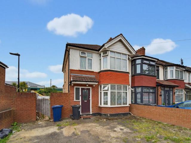 3 bedroom end of terrace house for sale