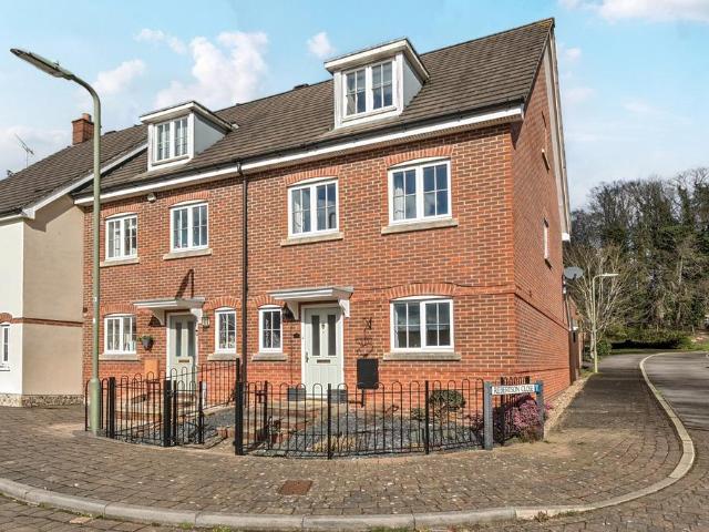 3 bedroom end of terrace house for sale