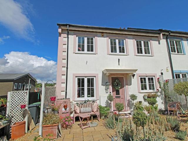 3 bedroom end of terrace house for sale