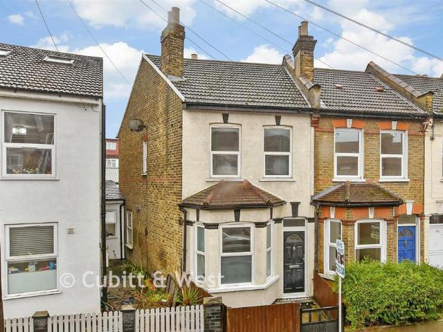 3 bedroom end of terrace house for sale