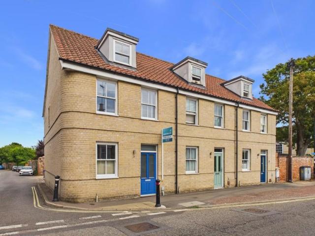3 bedroom end of terrace house for sale