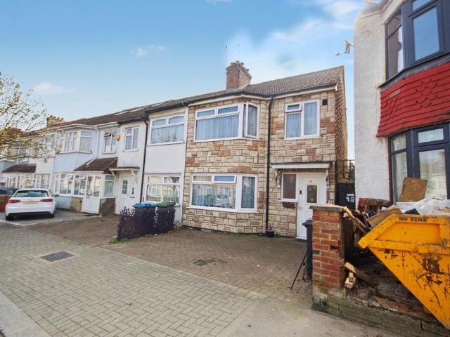 3 bedroom end of terrace house for sale