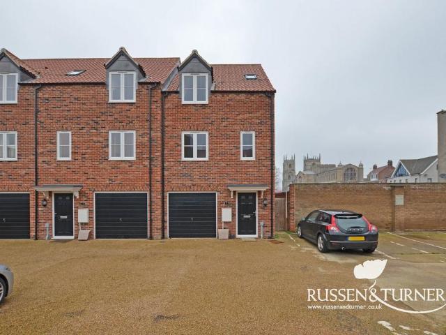 3 bedroom end of terrace house for sale