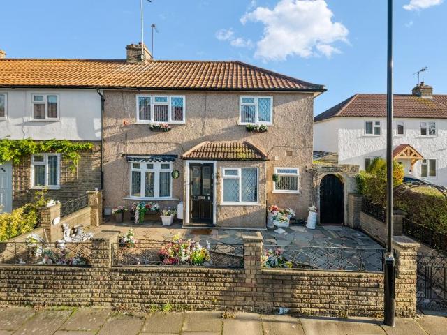 3 bedroom end of terrace house for sale