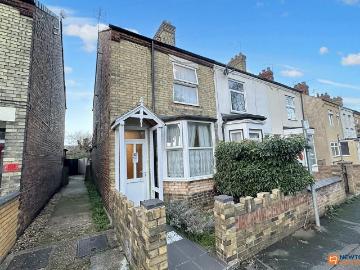 3 bedroom end of terrace house for sale