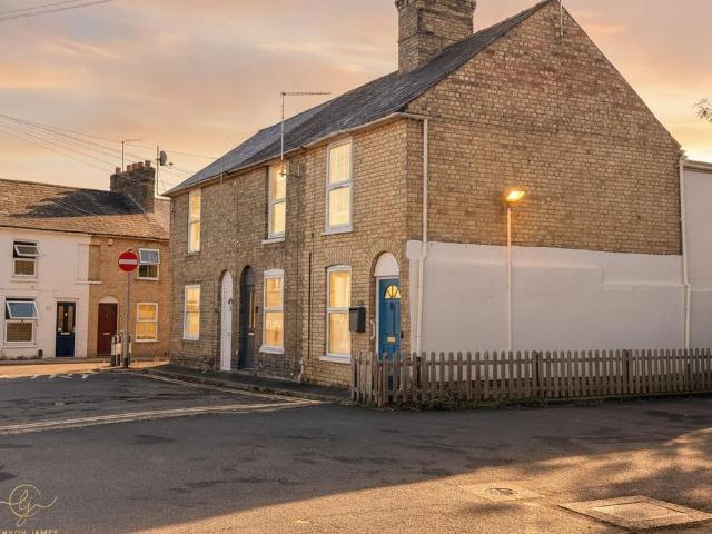 3 bedroom end of terrace house for sale