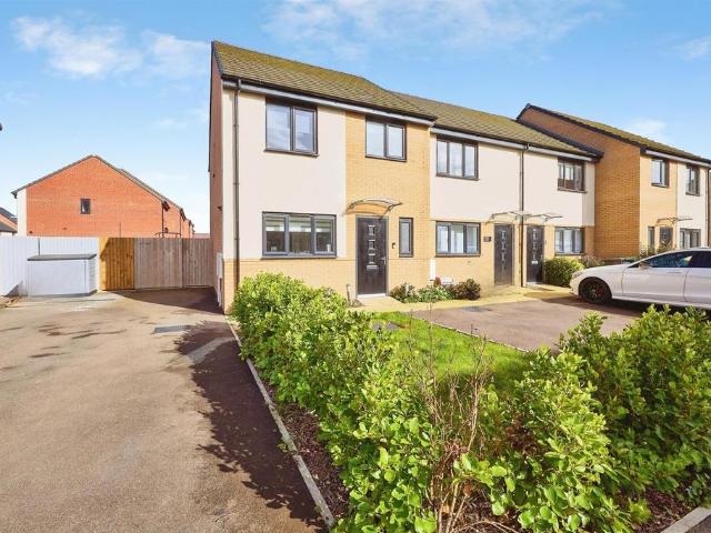 3 bedroom end of terrace house for sale