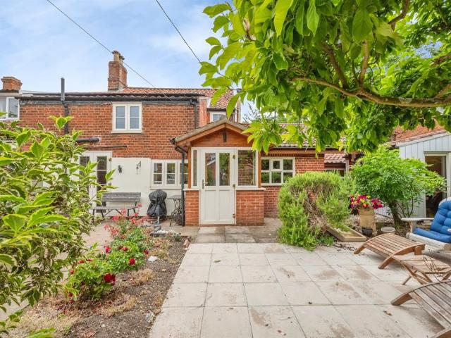 3 bedroom end of terrace house for sale