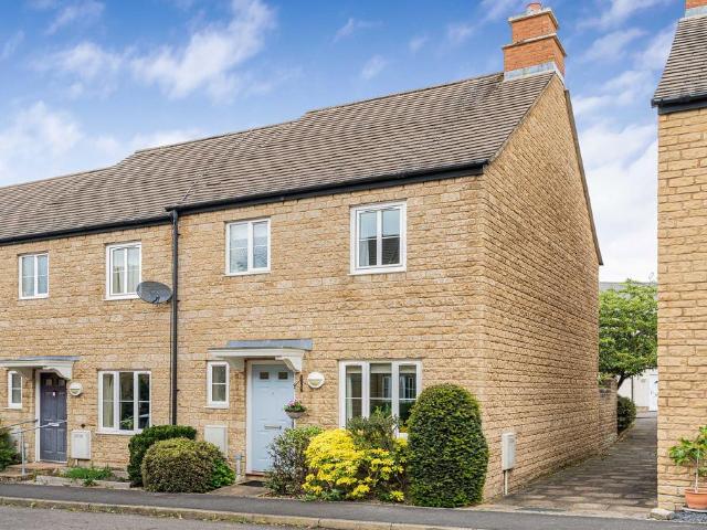 3 bedroom end of terrace house for sale