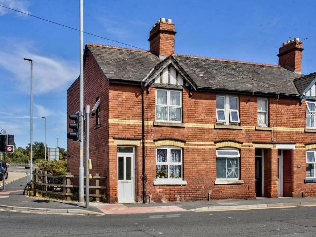 3 bedroom end of terrace house for sale
