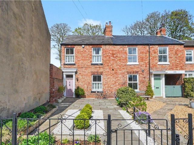 3 bedroom end of terrace house for sale