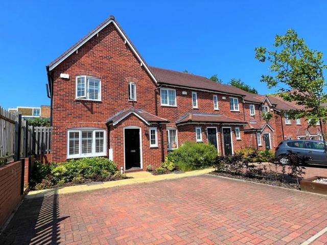 3 bedroom end of terrace house for sale