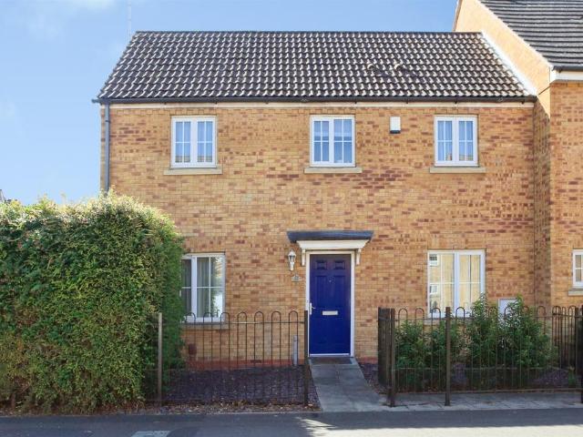 3 bedroom end of terrace house for sale
