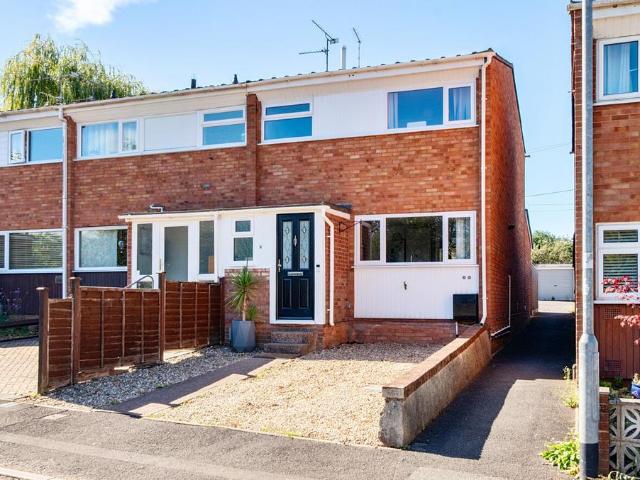 3 bedroom end of terrace house for sale