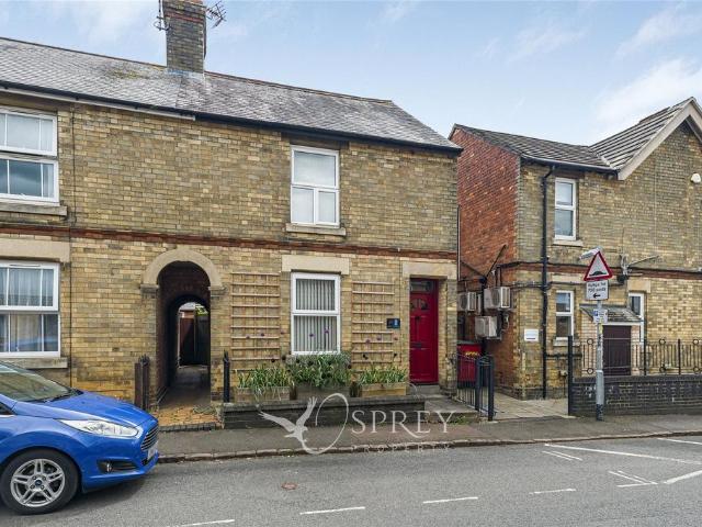 4 bedroom end of terrace house for sale