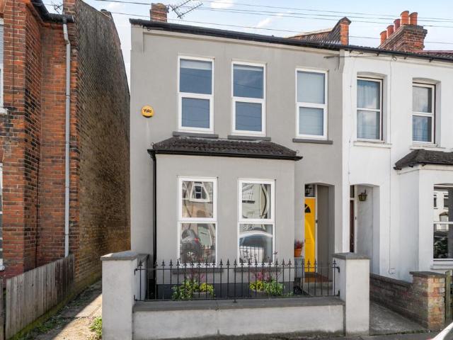 3 bedroom end of terrace house for sale