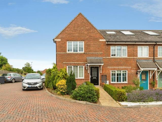 3 bedroom end of terrace house for sale