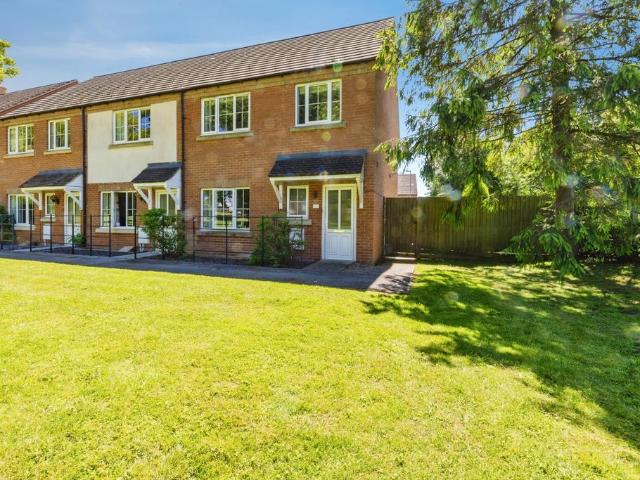 3 bedroom end of terrace house for sale