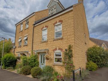 3 bedroom end of terrace house for sale
