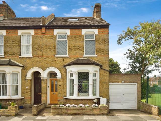 3 bedroom end of terrace house for sale