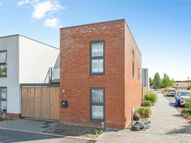 3 bedroom end of terrace house for sale
