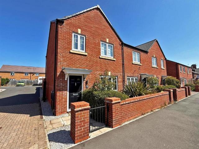 3 bedroom end of terrace house for sale