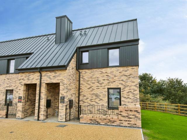 3 bedroom end of terrace house for sale