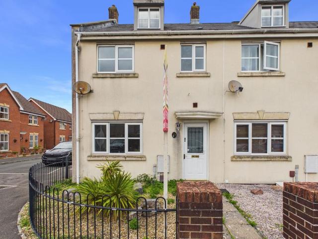 3 bedroom end of terrace house for sale
