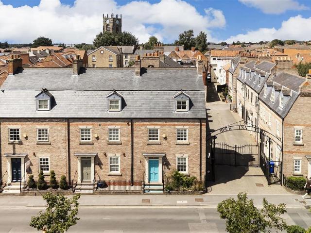 3 bedroom end of terrace house for sale