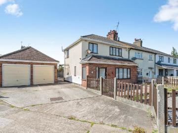 3 bedroom end of terrace house for sale
