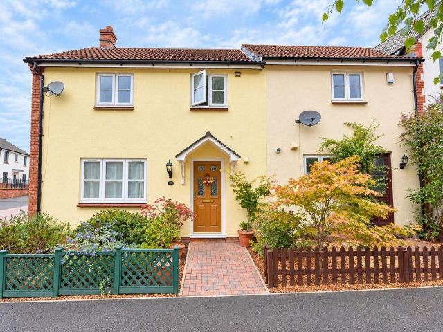 3 bedroom end of terrace house for sale