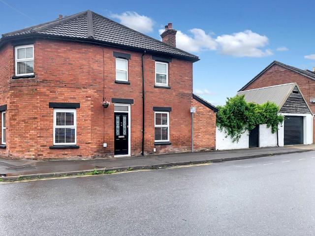 3 bedroom end of terrace house for sale