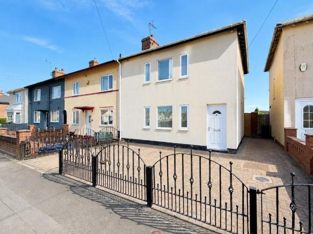 3 bedroom end of terrace house for sale