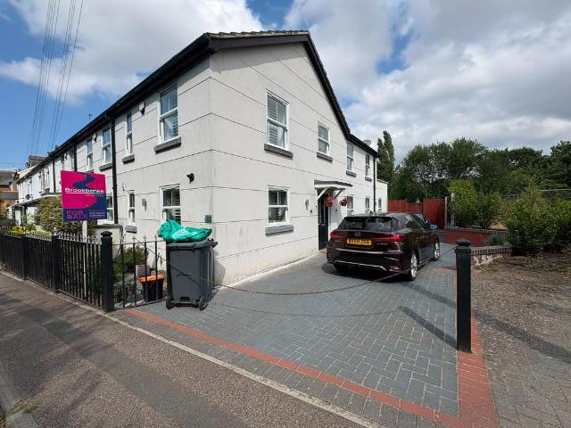 3 bedroom end of terrace house for sale
