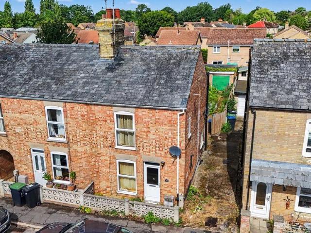 2 bedroom end of terrace house for sale